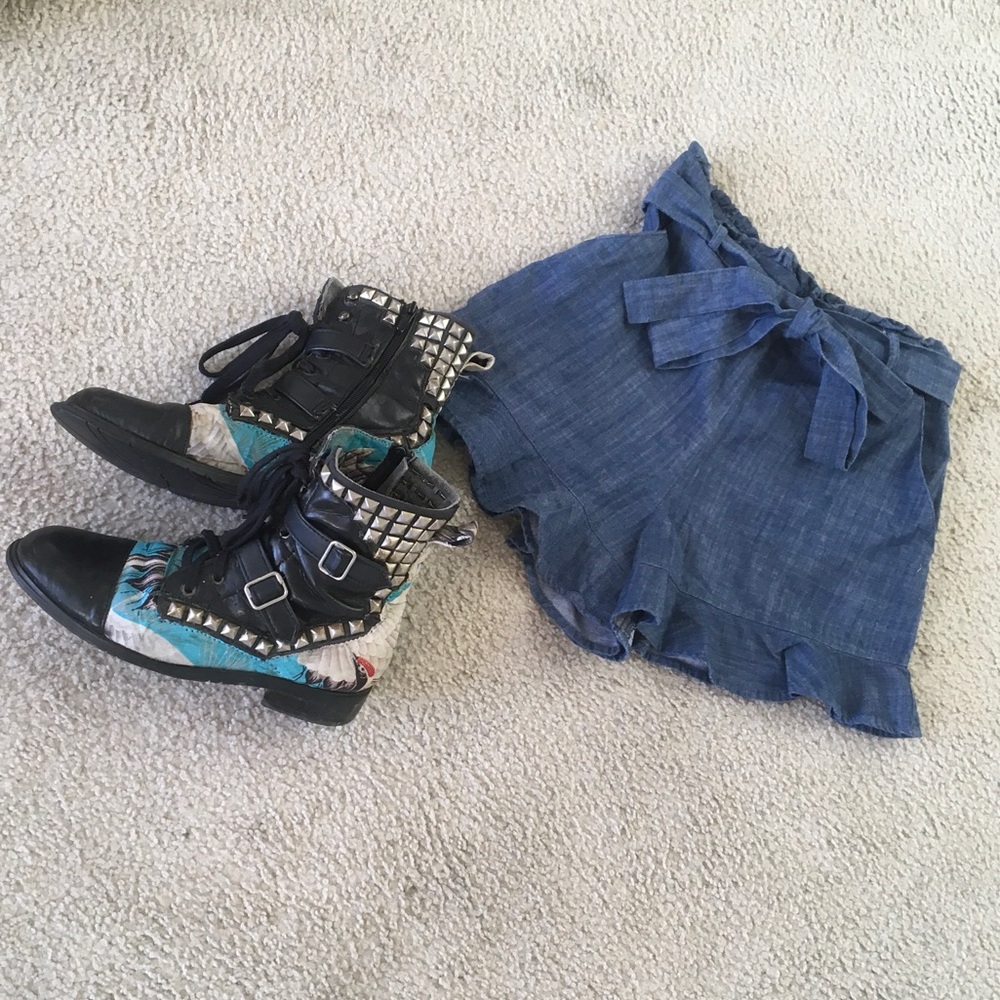 BP/DENIM CHAMBRAY RUFFLE HEM TIE FRONT SHORTS/NEW